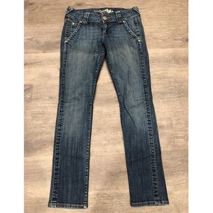 Trend Alert‼️❤️ Skinny denim trousers.